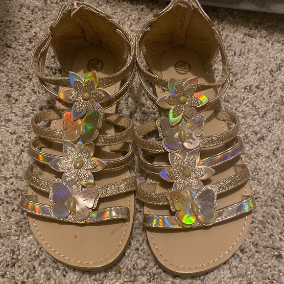 V Other - Used in great condition iridescent/rose gold/ tan Butterfly and flower detail